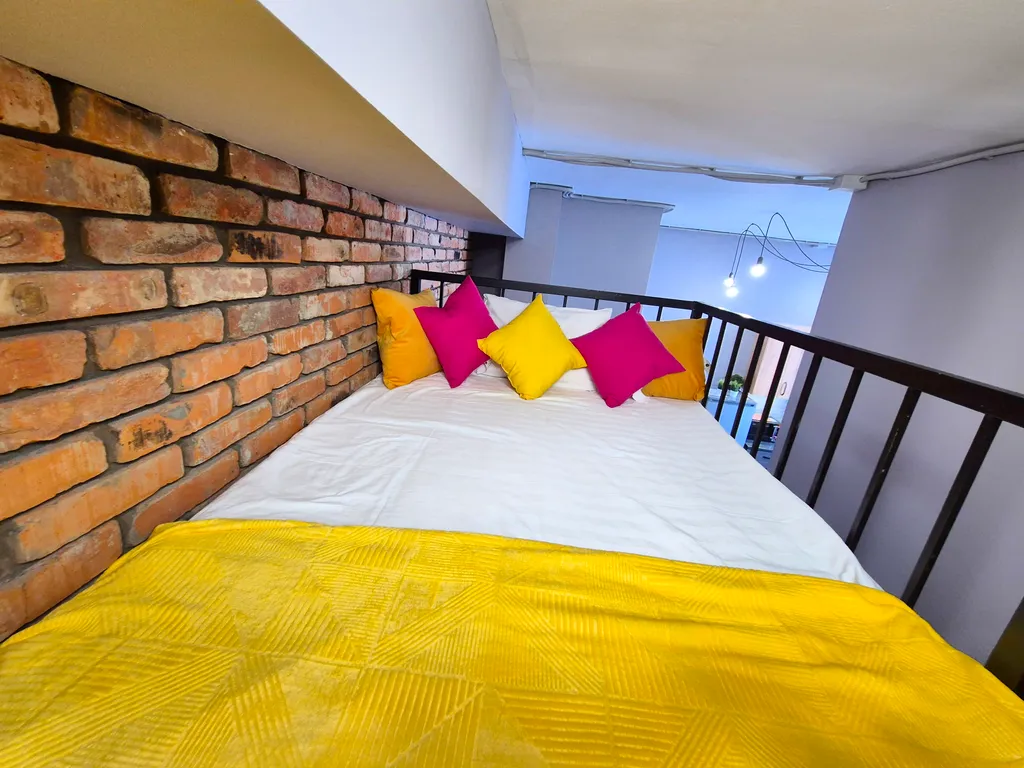 Двухуровневые апартаменты с личной сауной и джакузи в центре города