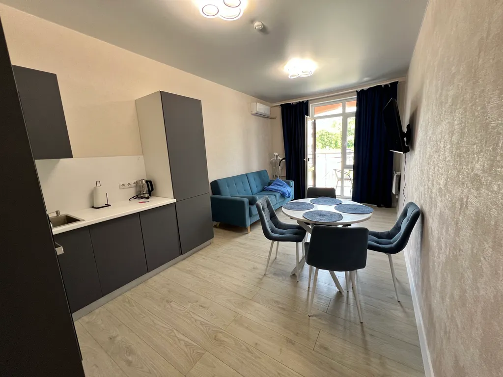 Евродвухкомнатная с видом на горы и бассейн