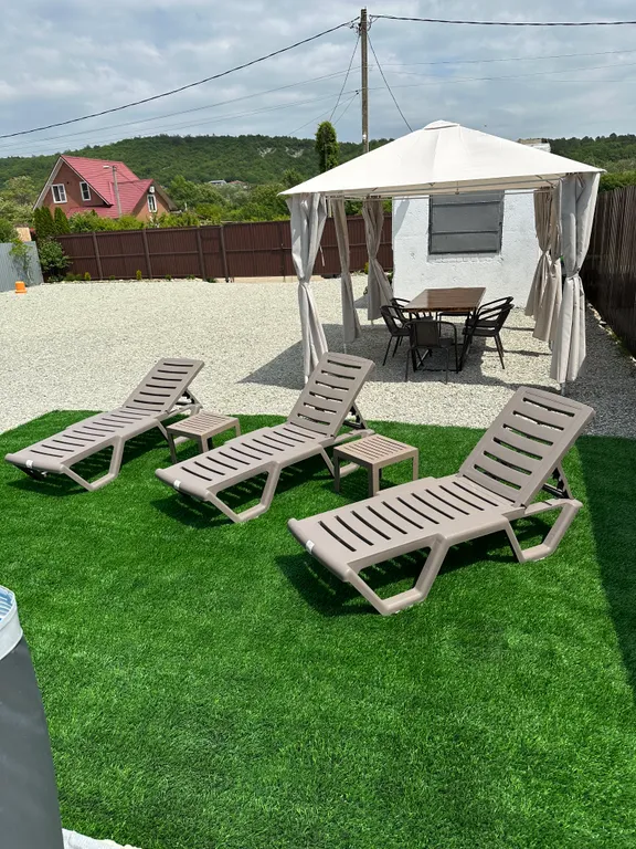 Уютный дом с бассейном