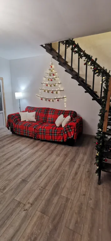 Уютный дом на берегу реки