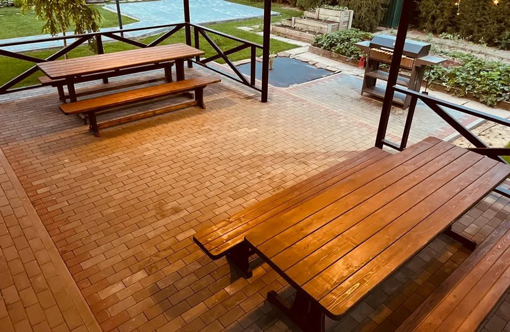 Двухэтажный коттедж на зелёной территории