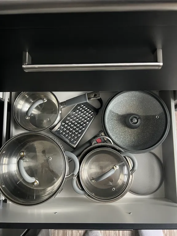 Уютная квартира с видом на проезжающий ретро-поезд