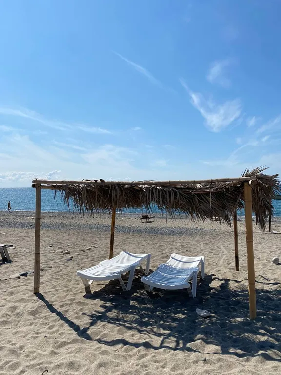 Коттедж Коттедж Уютные бунгало на берегу моря — Сухум