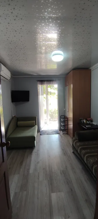 Уютный домик у моря со своим двором