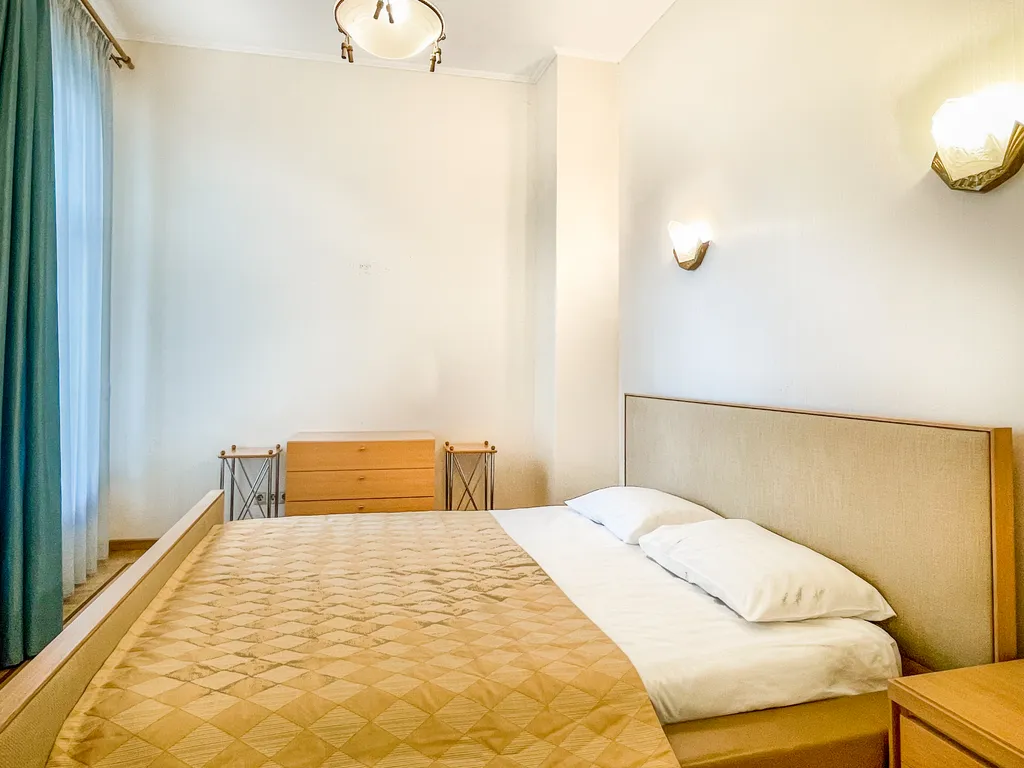 Апартамент люкс с видом на улицу