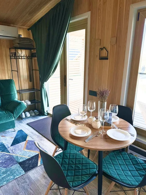 Уютный дом в лесу