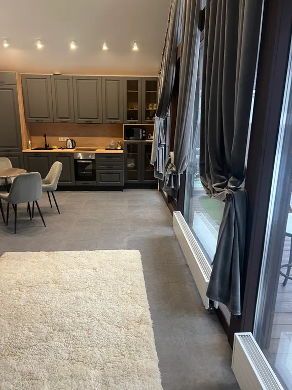 Уютный дом у леса