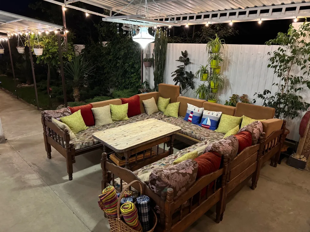 Домик с двуспальной кроватью и террасой