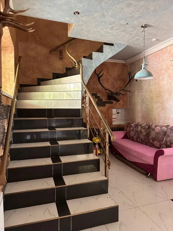 Большой дом с баней, бассейном, мангалом и парковкой