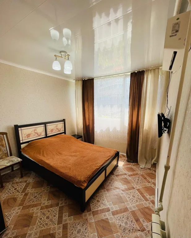 Уютная комната с балкончики и видом на город