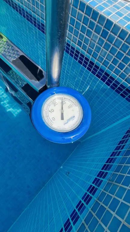 Вилла художника у моря с бассейном