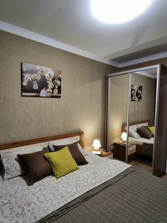 Уютная евродвушка в новом доме с видом на Лавру