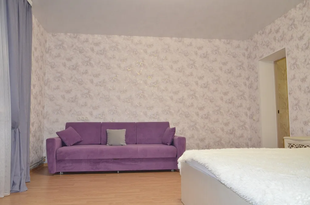 Пол дома с отдельным входом и двором