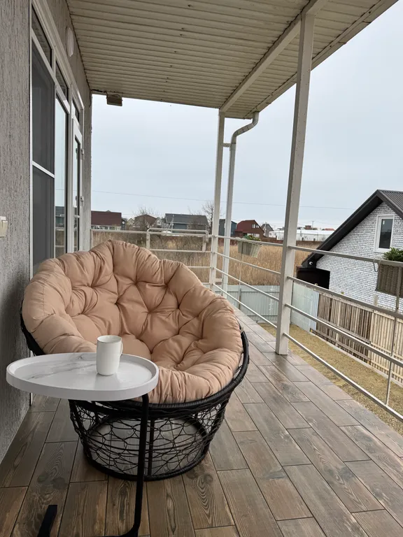 Дом с отдельным въездом и двором