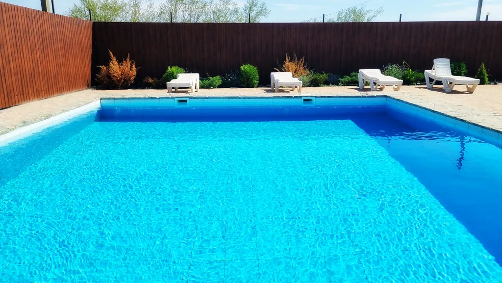 Дом на пляже озера