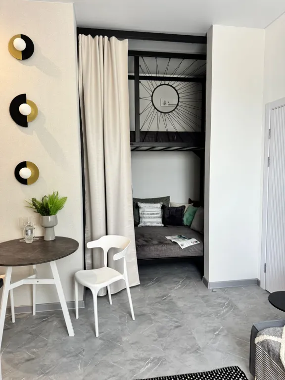 Современная квартира с отдельной спальней в европейском стиле