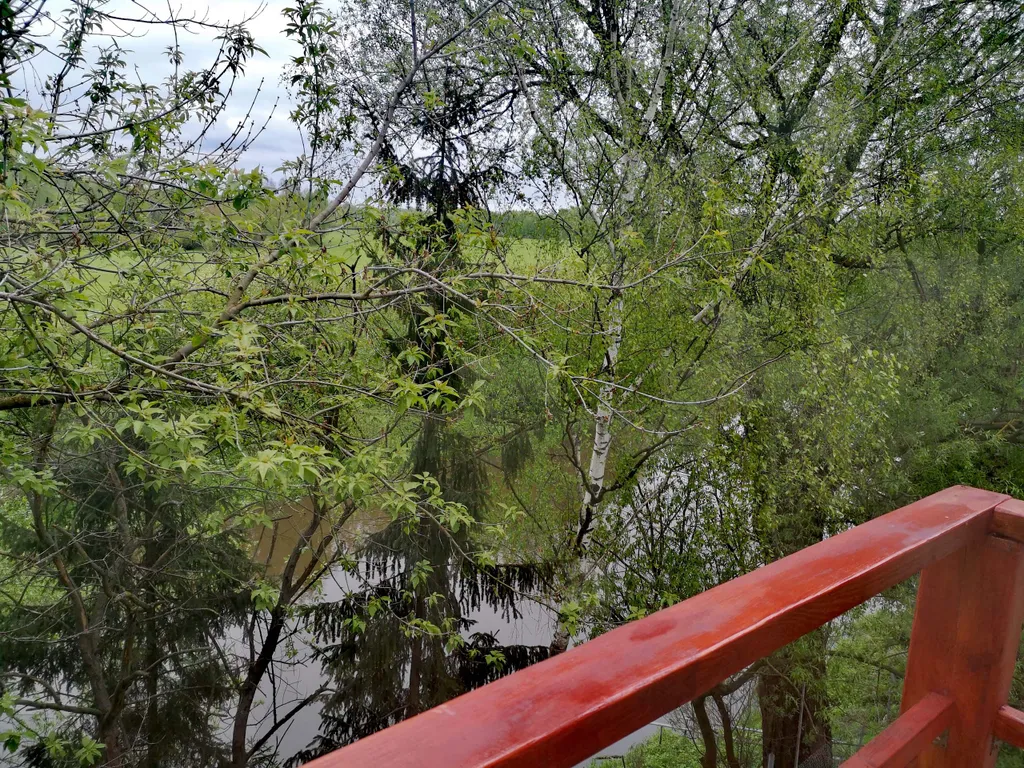 Вместительный, теплый дом на берегу реки Воря