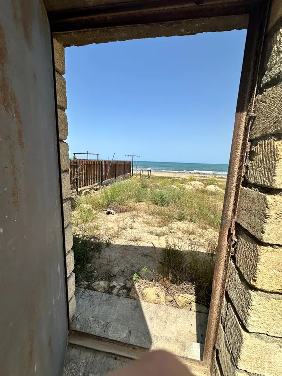 Дача на первой береговой линии моря