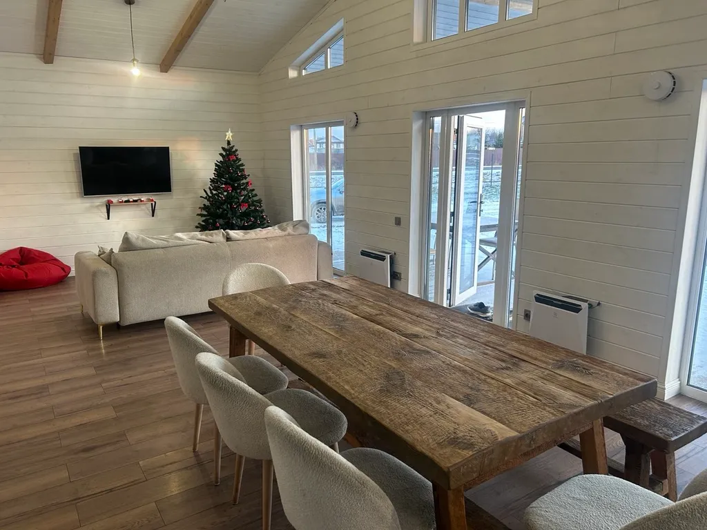 Барн с баней и чаном у озера