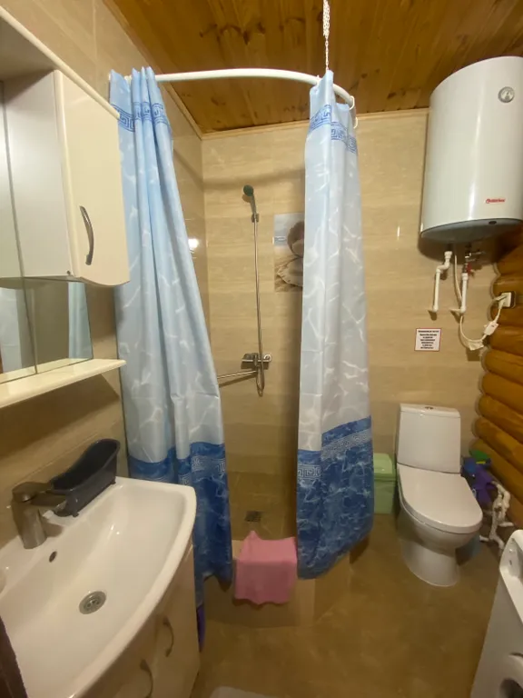 Деревянный сруб на Западном побережье Крыма