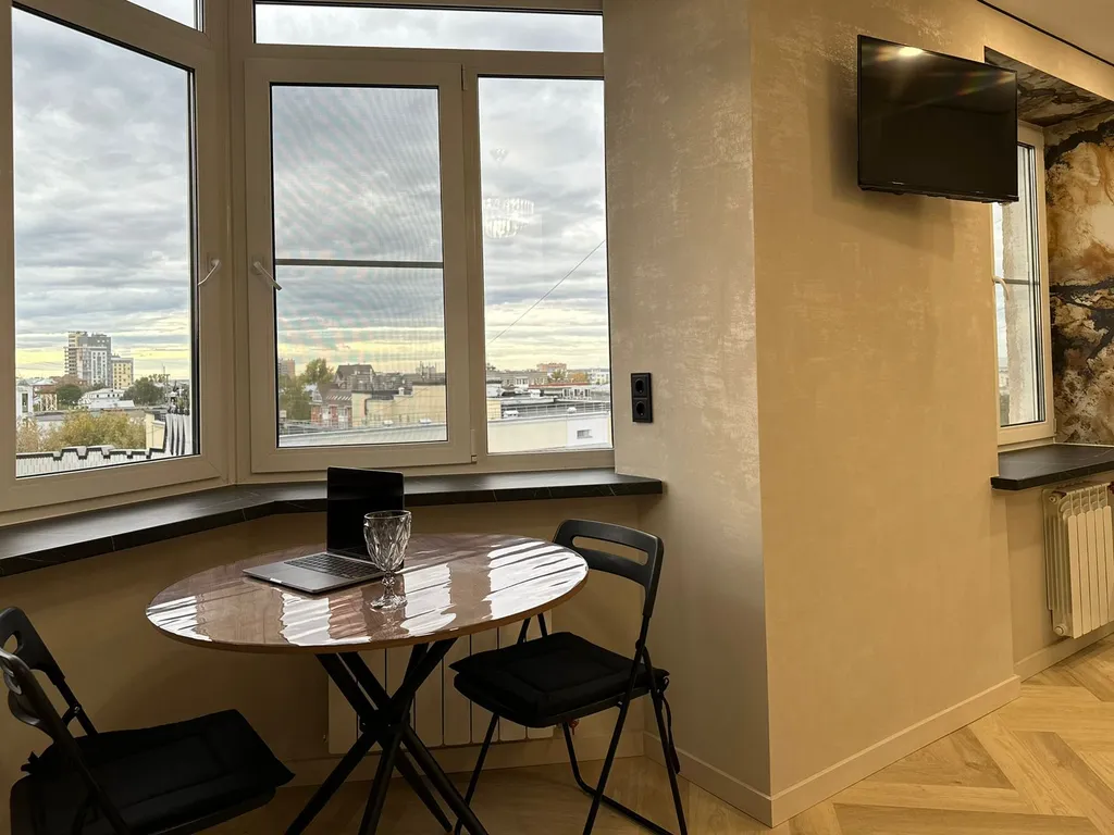 Панорамная роскошь в центре города: новые апартаменты с видом на жизнь