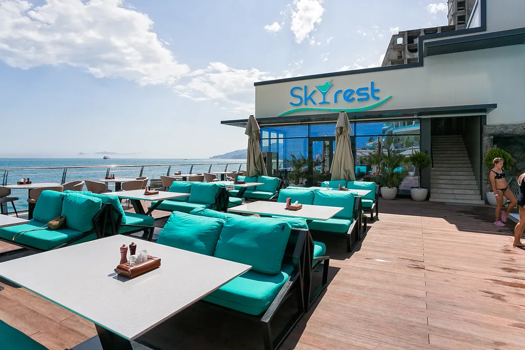 Студия с панорамой на горы