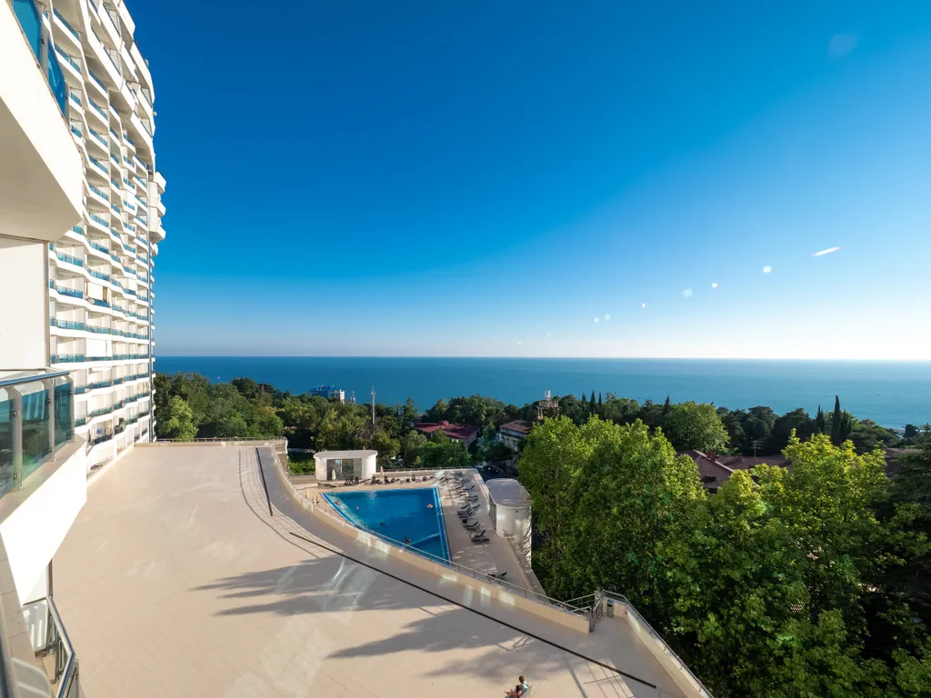 Квартира с бассейном и видом на море