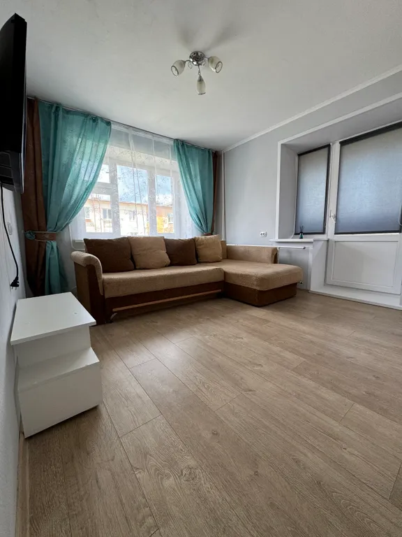 Квартира 1-комнатная уютная с дополнительной спальней с дверью — аренда посуточно в Мирный