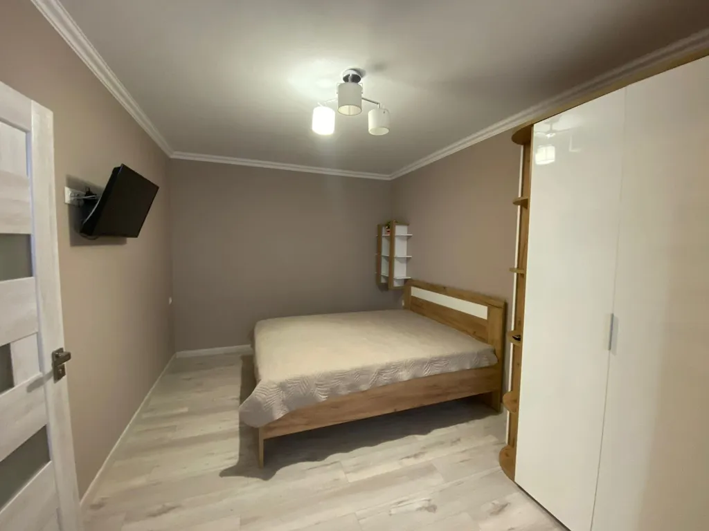 Уютный семейный домик с зелёным двориком и беседкой