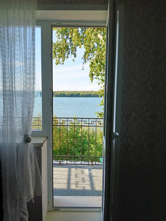 Домик у реки