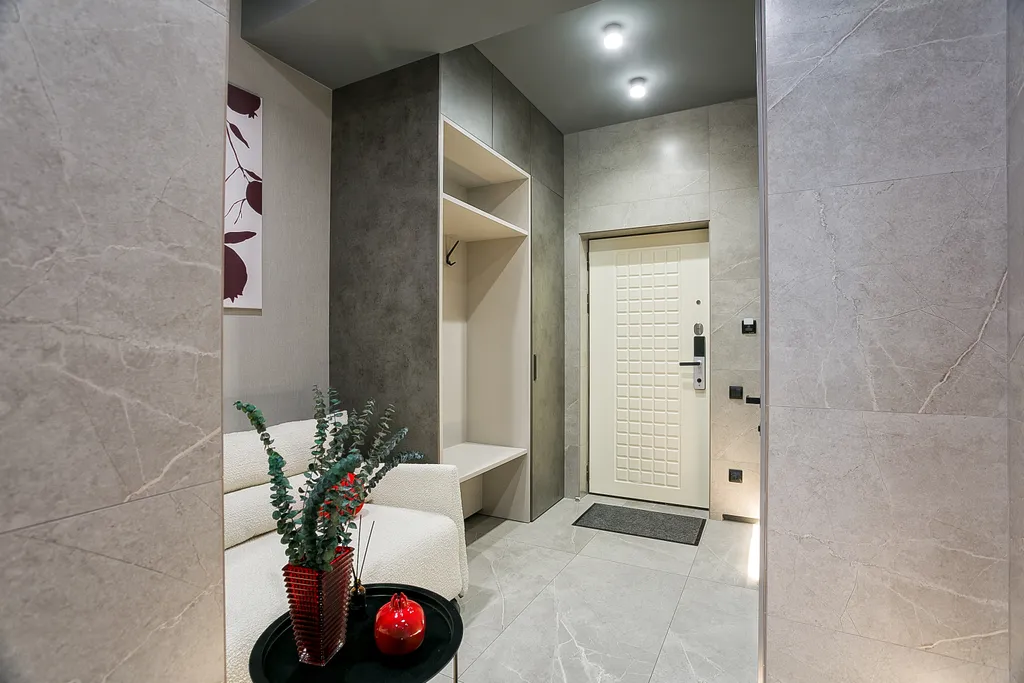 Гранатовый. На большую семью, вид на лес