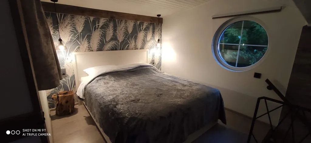 Светлая и просторная студия в чудесном саду для отдыха под шум моря