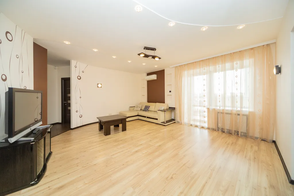 Бoльшая 3-комнaтнaя кваpтира в центре города