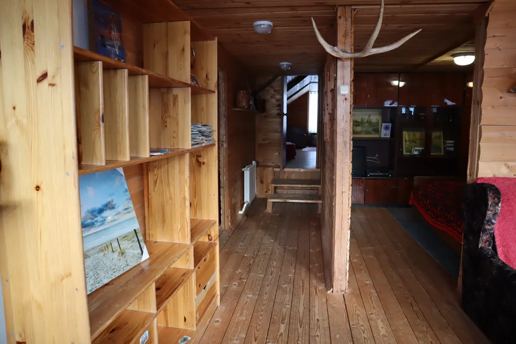 Двухэтажный дом на берегу Волги