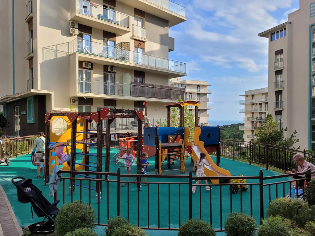 Современная студия у моря с видом на бассейн и горы