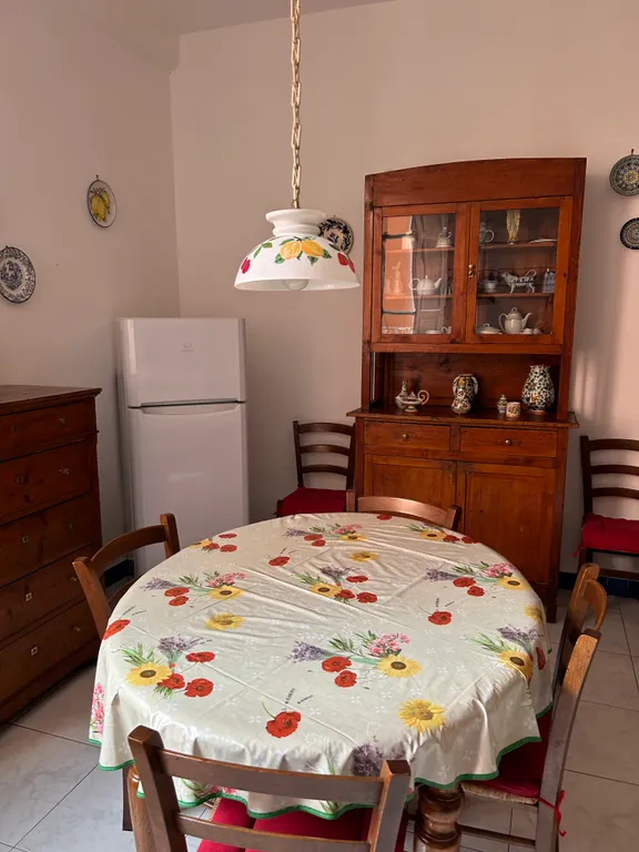 Большая комната в старинном итальянском стиле