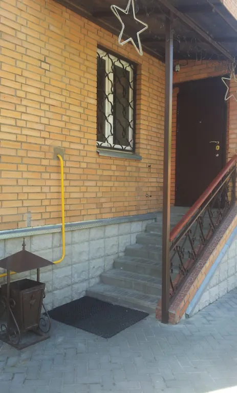 Коттедж Коттедж с большим бассейном — Черное