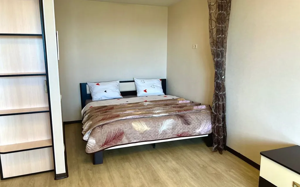 Красотка Мята в центре для гостей города и командированных работников