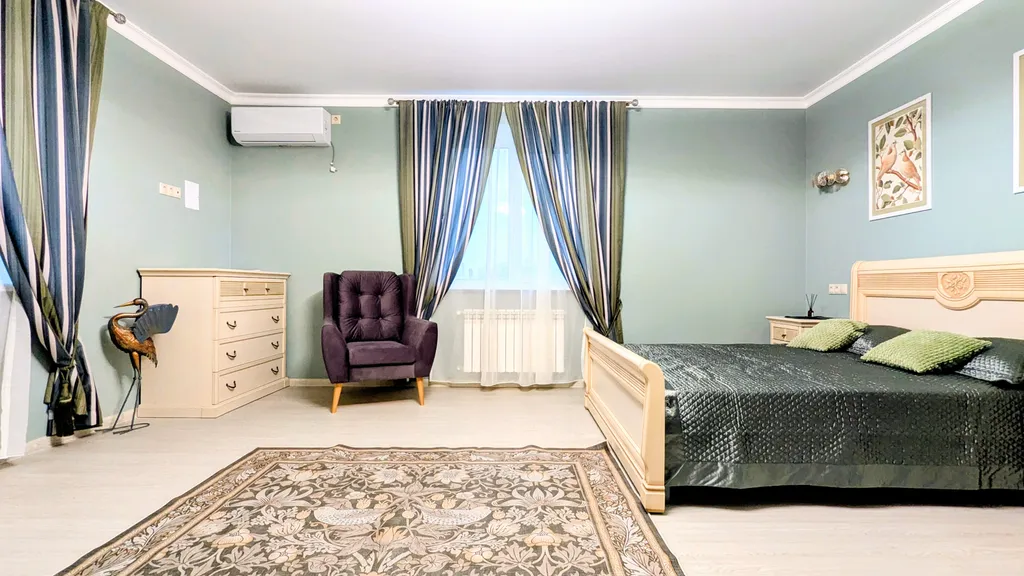 Дом с бассейном, сауной и бильярдом