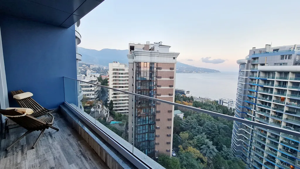 Просторная видовая трёхкомнатная квартира в приморском парке