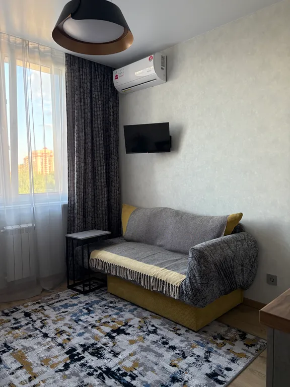 Квартира с большой кухней-гостиной и уютной изолированной спальней