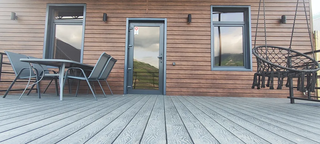 Коттедж с видом на горы и террасой