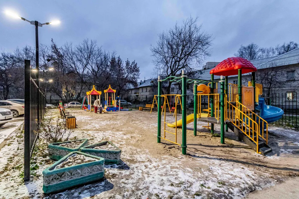 Квартира Уютная комната с выходом на балкон в трёхкомнатной квартире — Екатеринбург