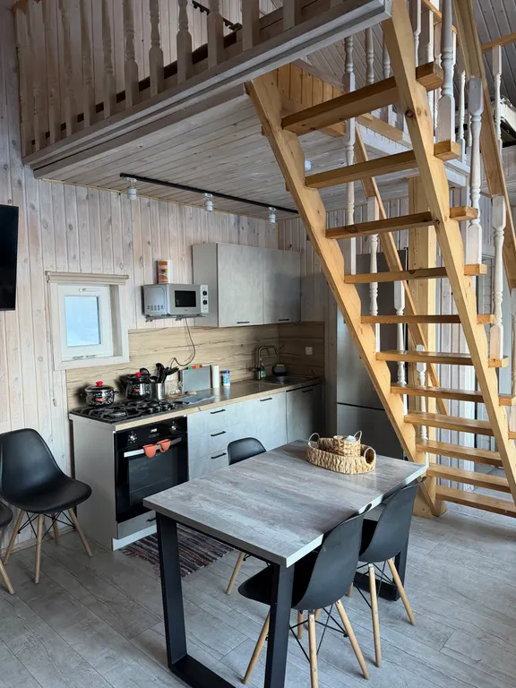 Дом с видом на озеро рядом с Ладожскими шхерами