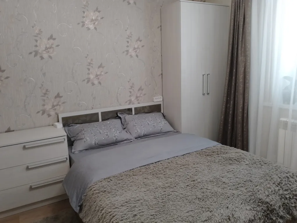 Уютная квартира с современным ремонтом в спальном районе — аренда посуточно в Павловск