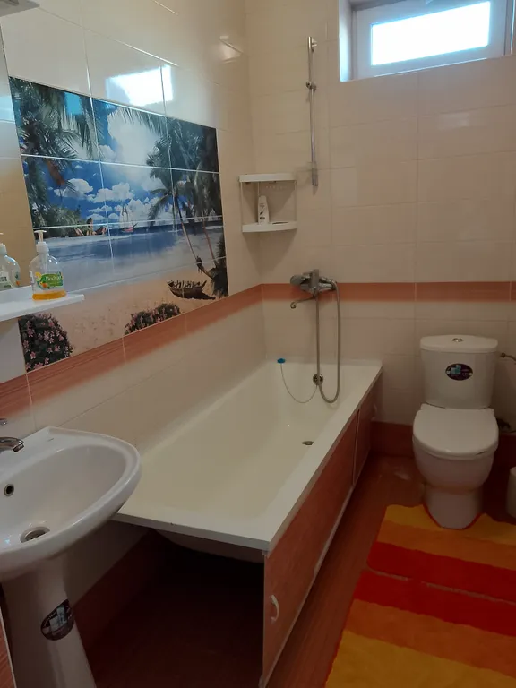 Второй этаж полностью с отдельным входом и крытой парковкой