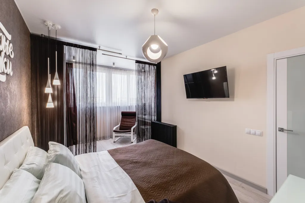 Элегантная квартира со стильной мебелью и уютной обстановкой