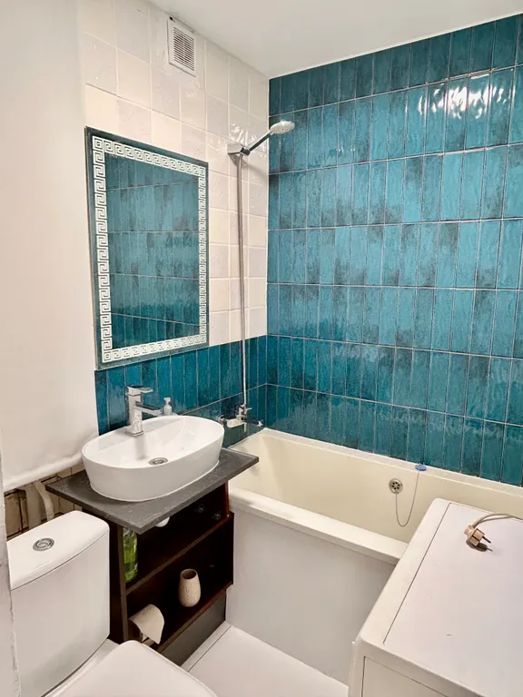 Современная  двушка около  тропы здоровья, и любужвкого предместья