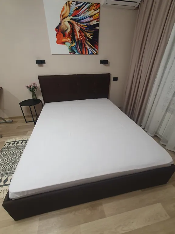 Современная студия с красивыми закатами в самом центре города