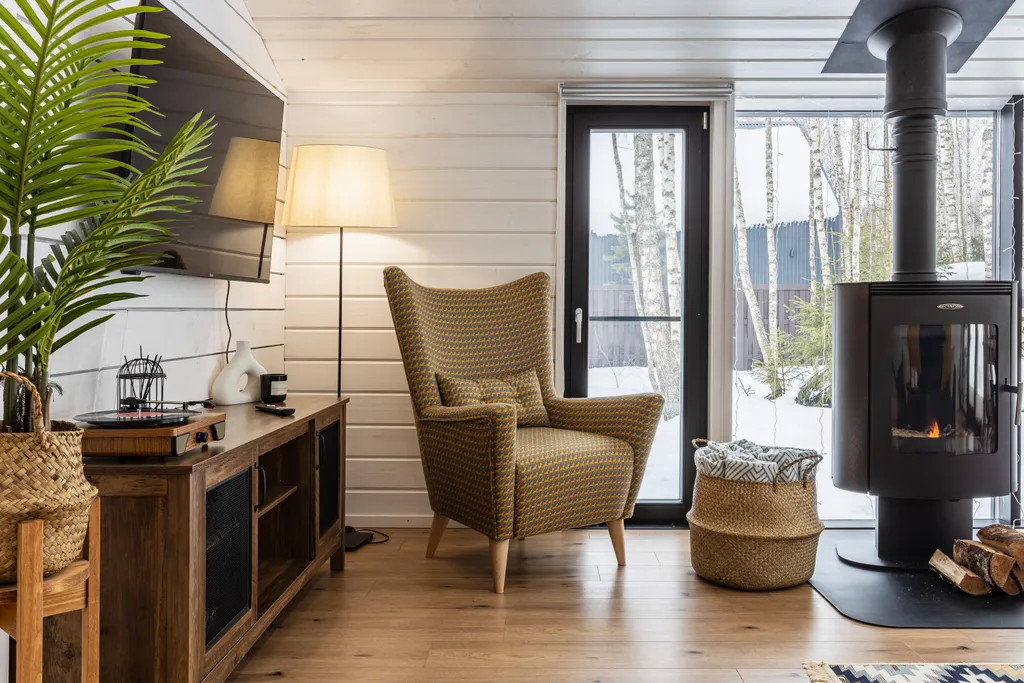 Новый панорамный дом с лесом на участке